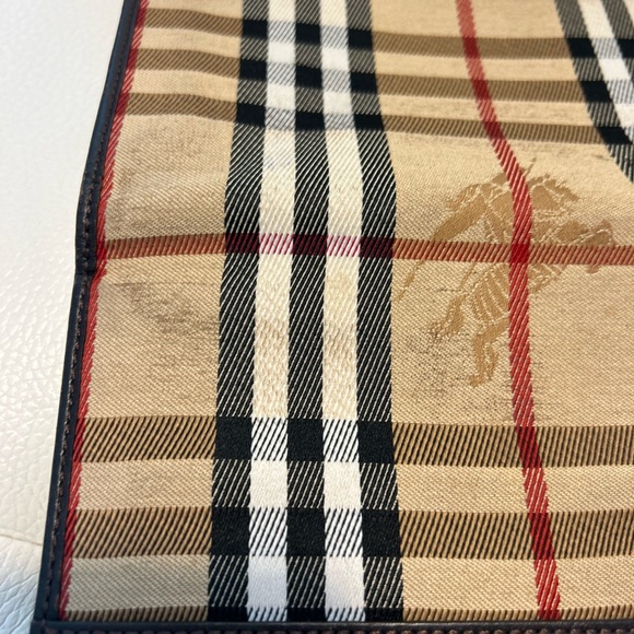 BURBERRY Authentic!! - Picture 7 of 9